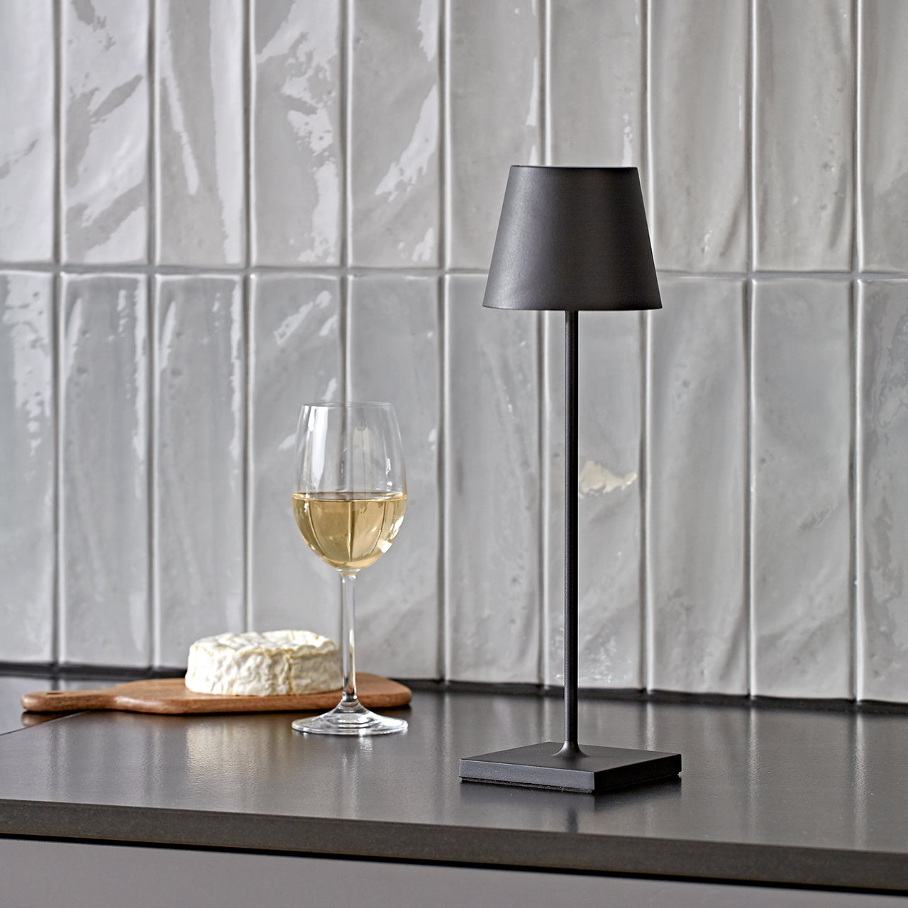 LED Akku-Tischleuchte – LUMINA EDGE