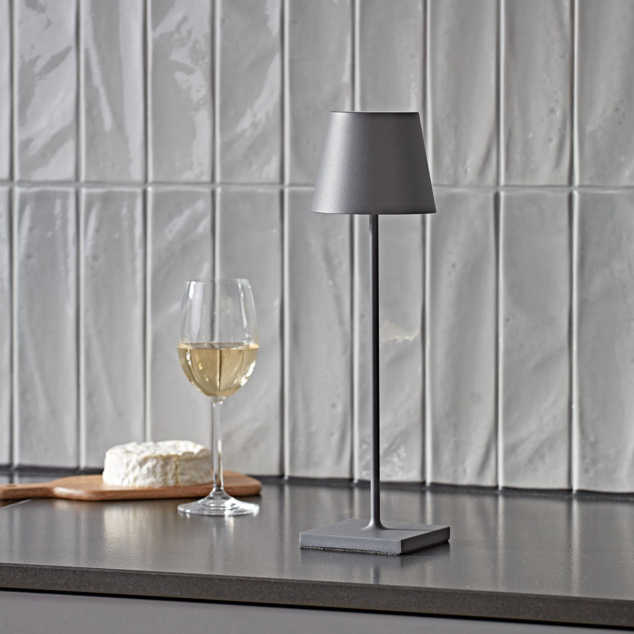 LED Akku-Tischleuchte – LUMINA EDGE