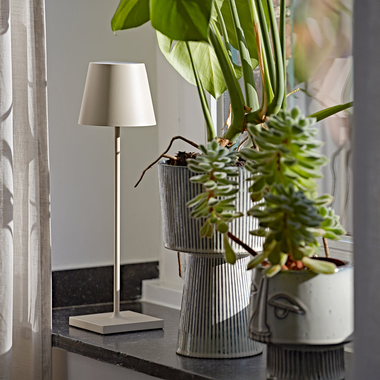 LED Akku-Tischleuchte – LUMINA EDGE