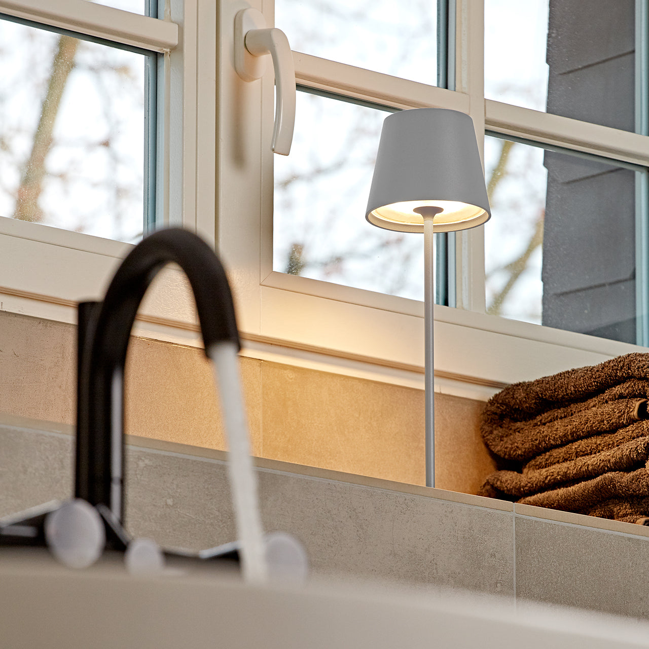 LED Akku-Tischleuchte – LUMINA EDGE