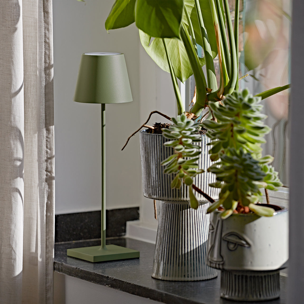 LED Akku-Tischleuchte – LUMINA EDGE